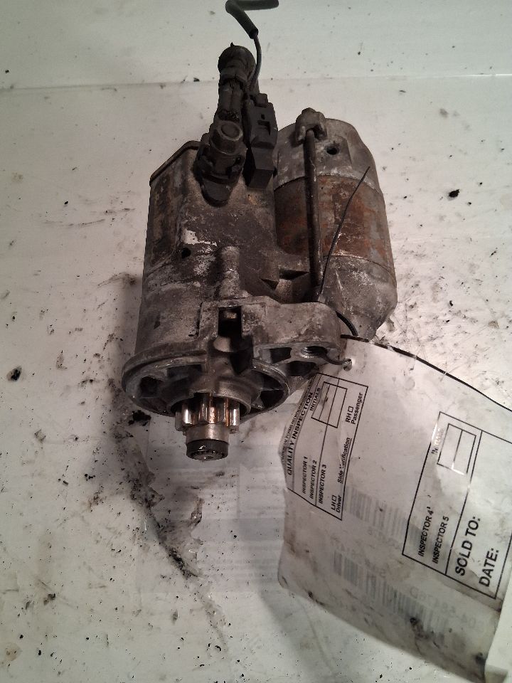 Starter Motor from a 1999 Toyota 4Runner, photo 1