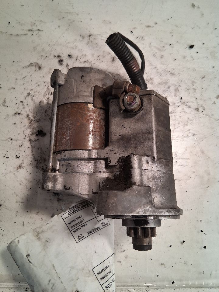 Starter Motor from a 1999 Toyota 4Runner, photo 2