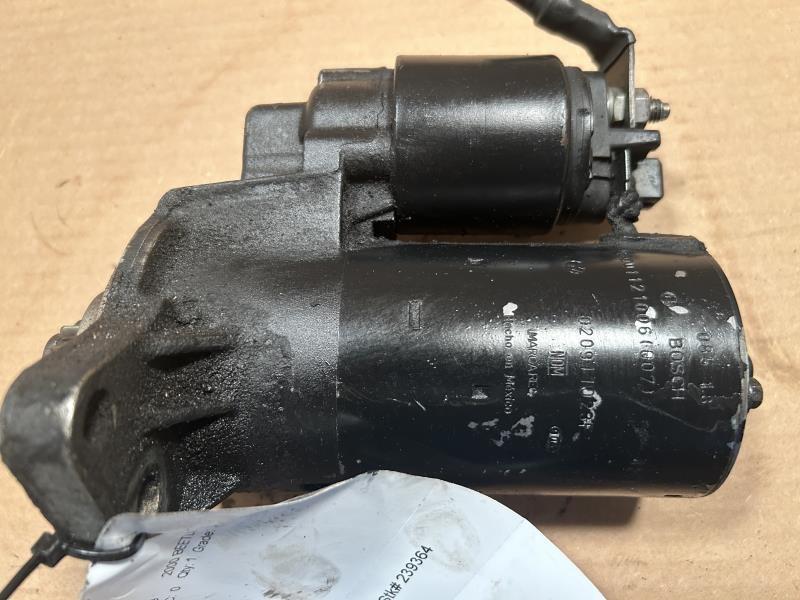 Starter Motor from a 2000 Volkswagen Beetle, photo 1