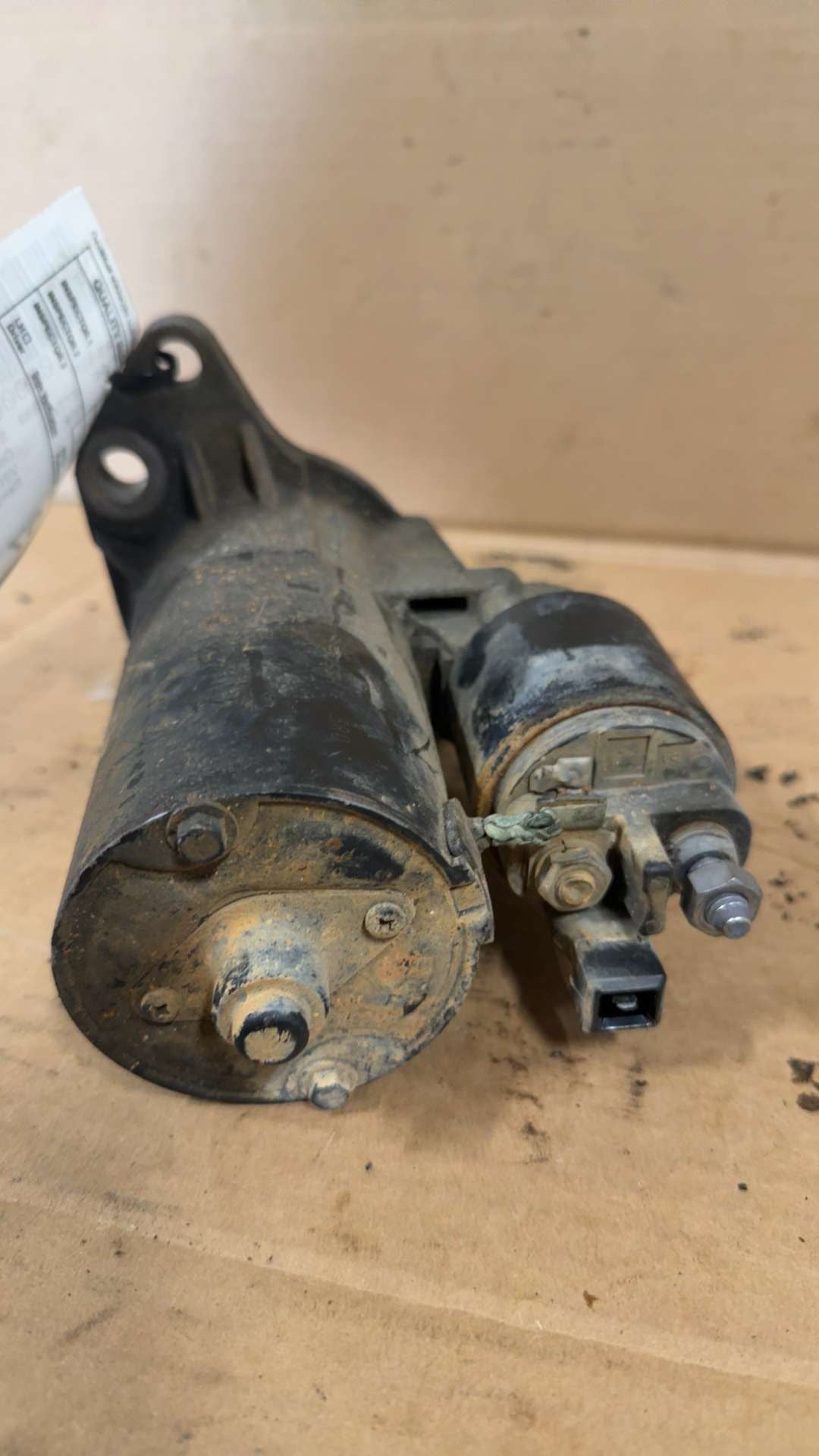 Starter Motor from a 2002 Volkswagen Jetta, photo 3