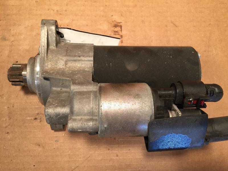 Starter Motor from a 2012 Volkswagen Passat, photo 1