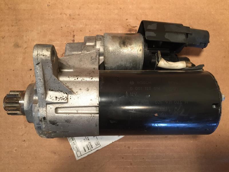 Starter Motor from a 2012 Volkswagen Passat, photo 2