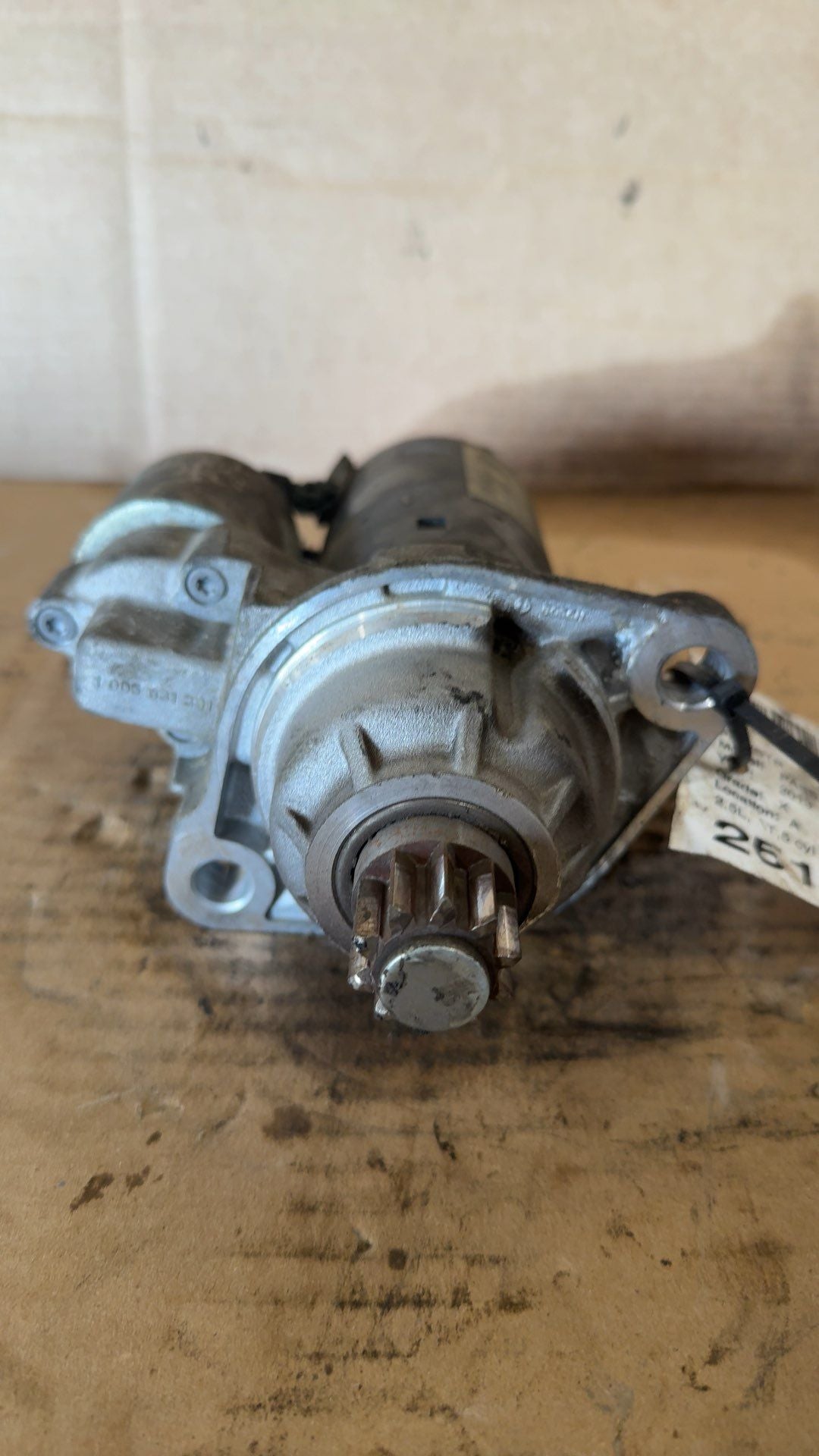 Starter Motor from a 2013 Volkswagen Passat, photo 1