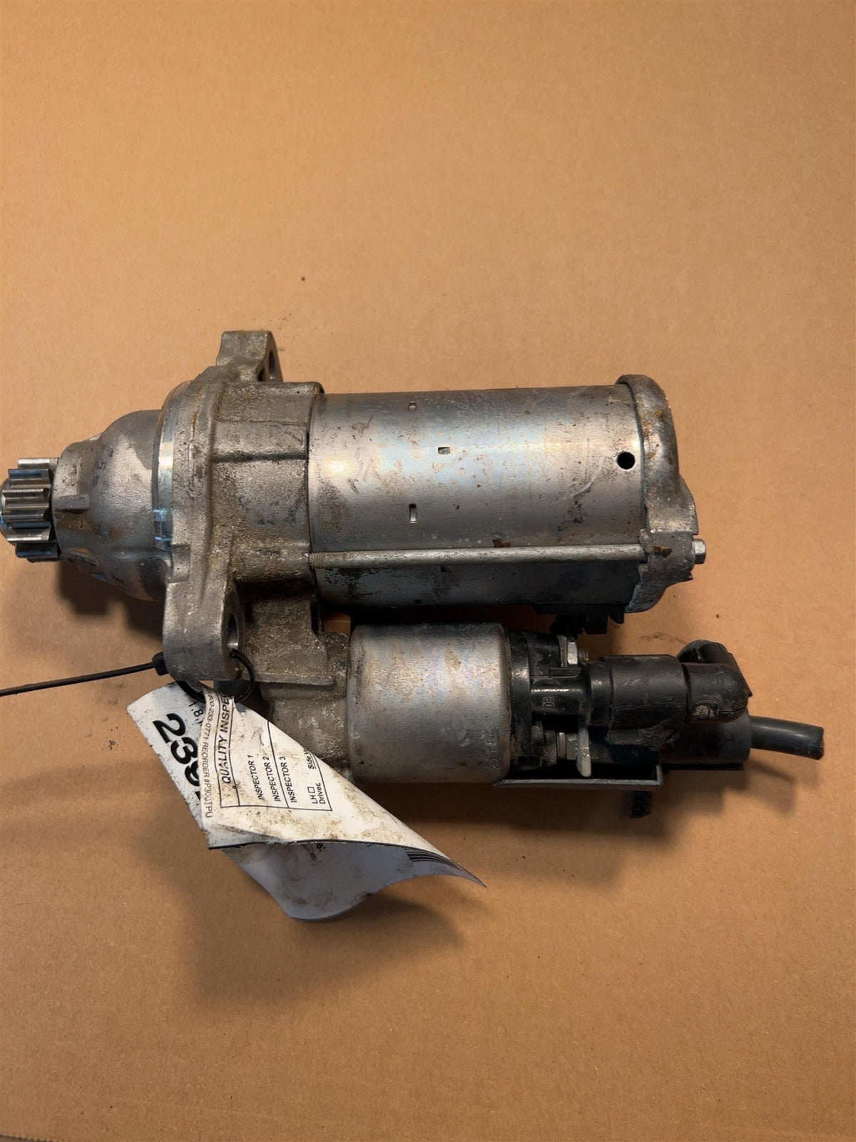 Starter Motor from a 2014 Volkswagen Passat, photo 1