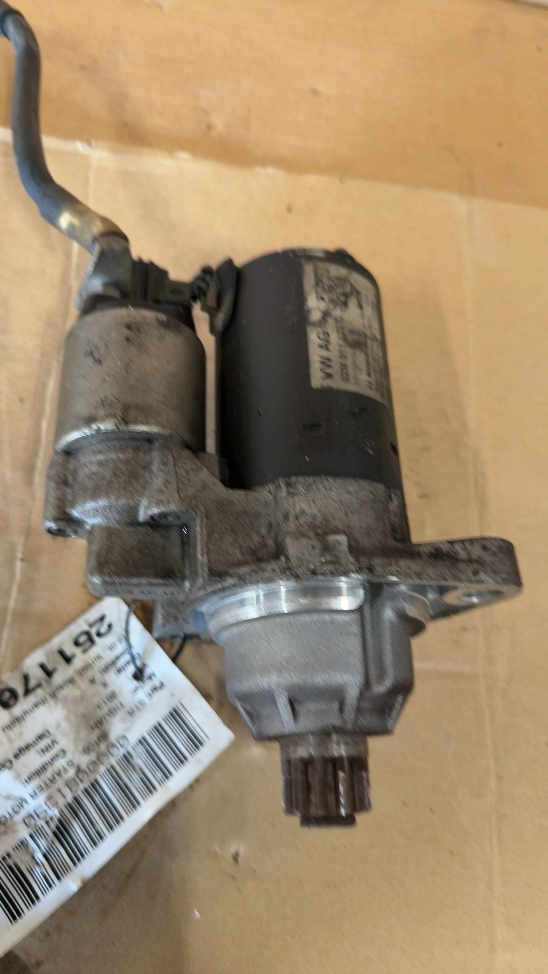 Starter Motor from a 2013 Volkswagen Tiguan, photo 1