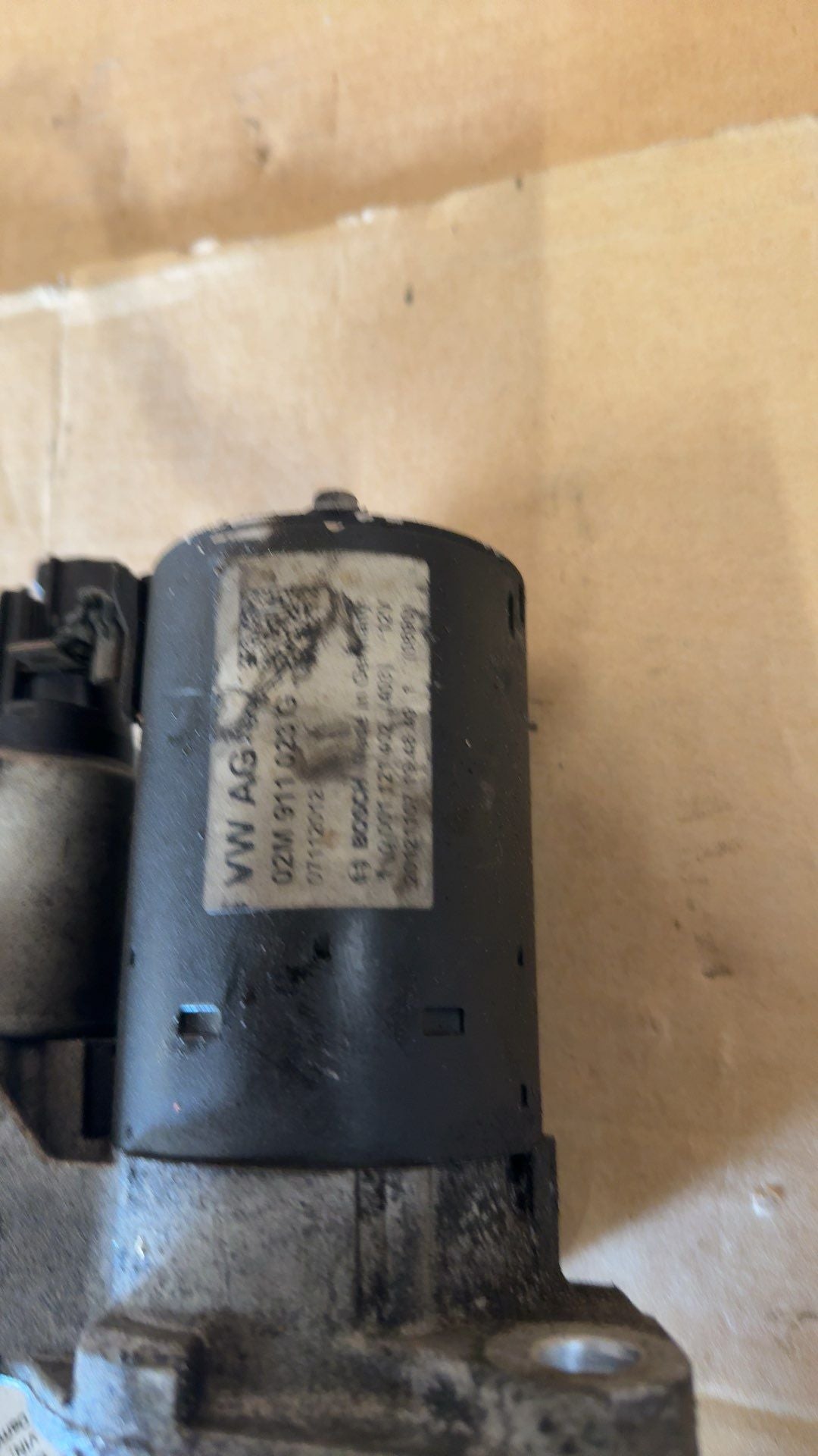 Starter Motor from a 2013 Volkswagen Tiguan, photo 2