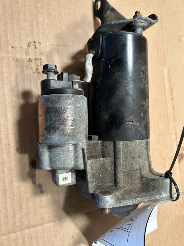 Starter Motor from a 1999 Volvo, photo 1