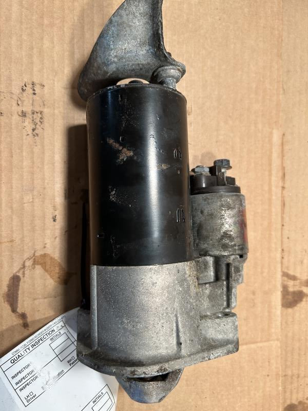 Starter Motor from a 1999 Volvo, photo 2