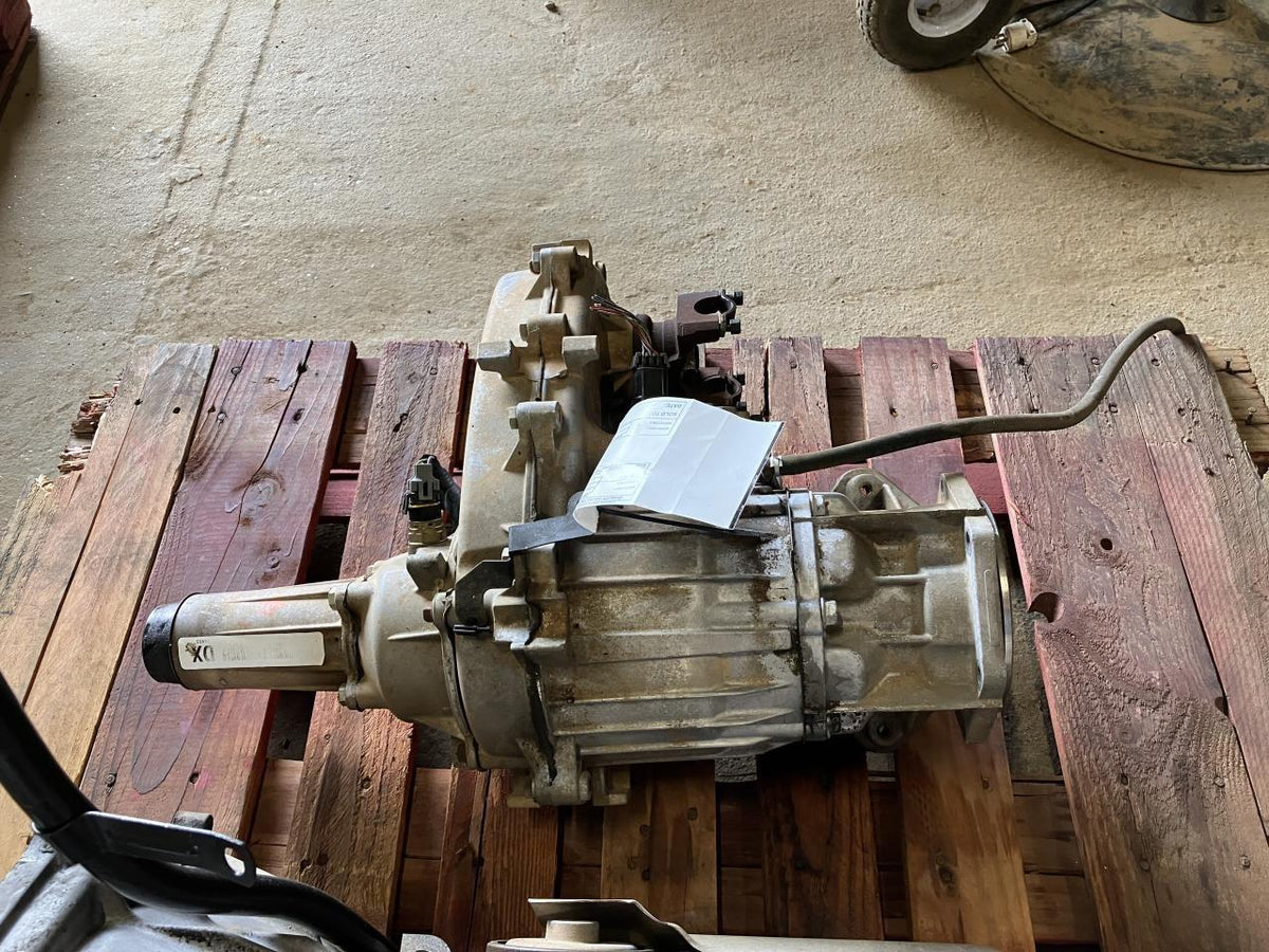 Transfer Case from a 1998 GMC 1500, photo 1
