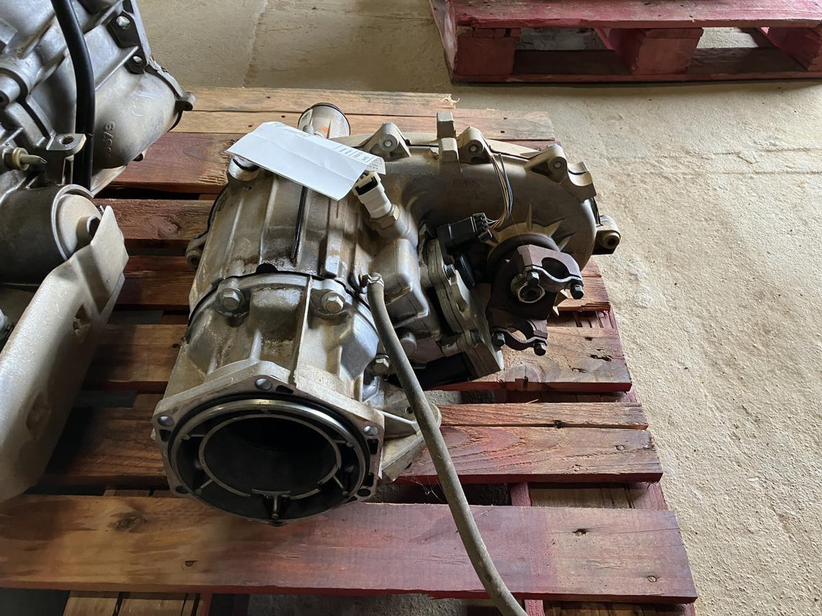 Transfer Case from a 1998 GMC 1500, photo 2