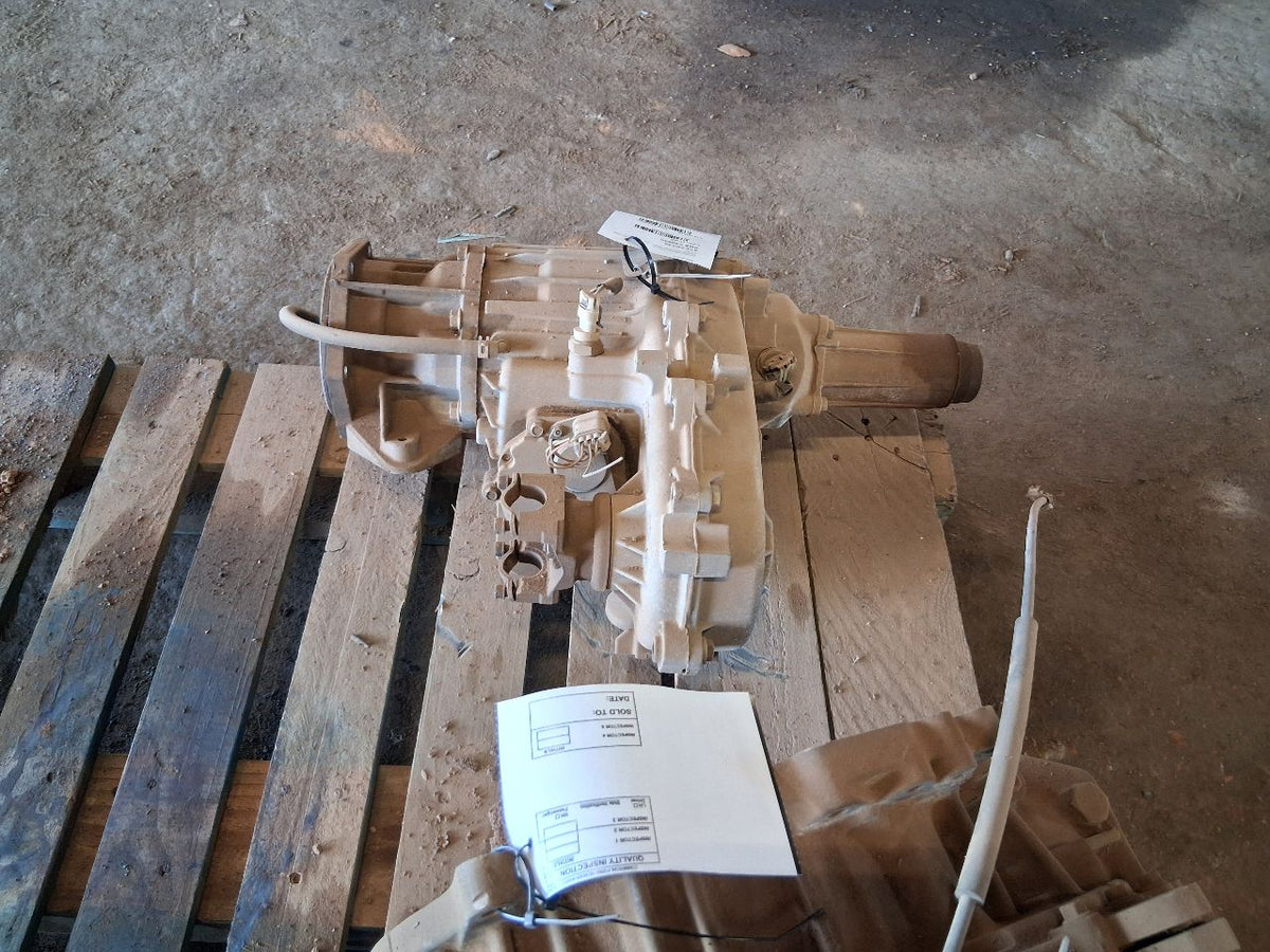Transfer Case from a 1998 GMC 1500, photo 7