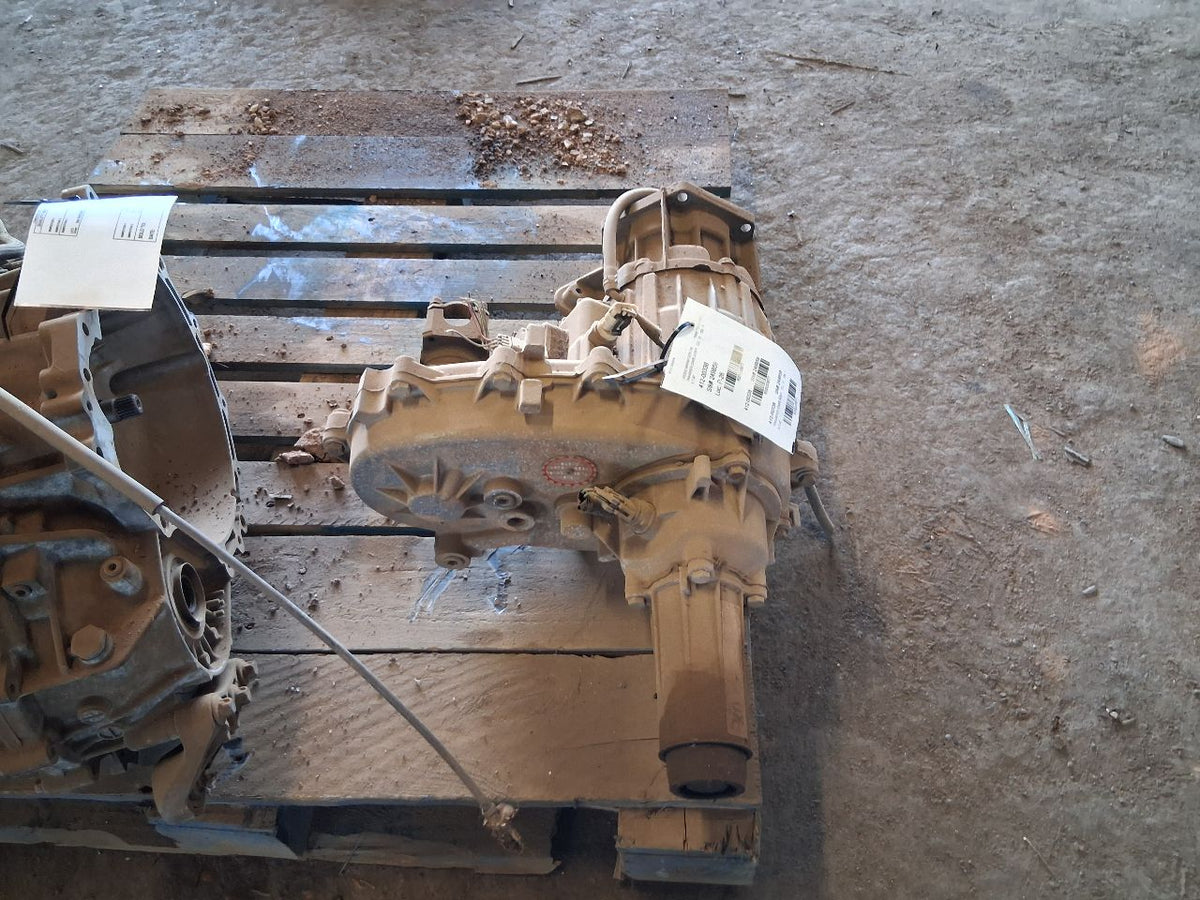 Transfer Case from a 1998 GMC 1500, photo 8