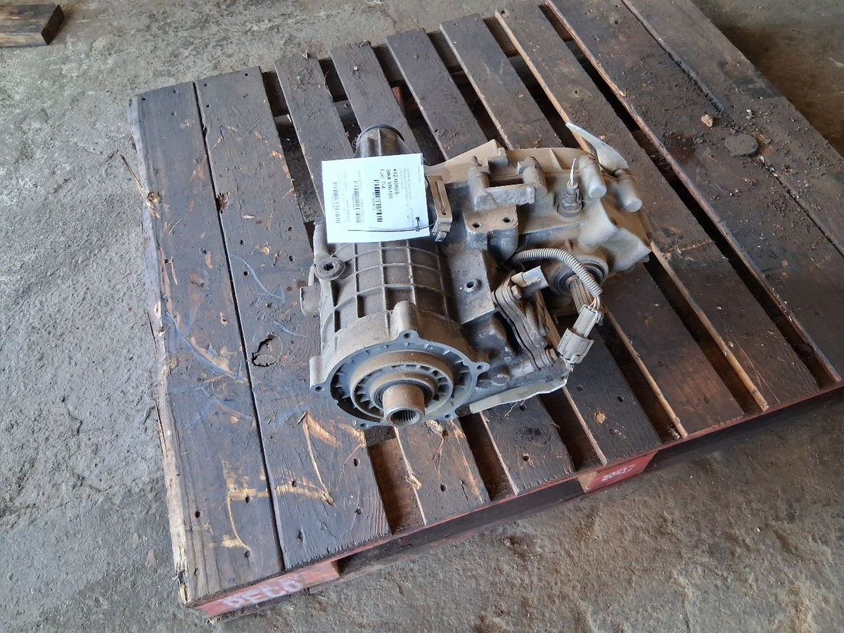 Transfer Case from a 2012 Chevrolet Silverado 1500, photo 2