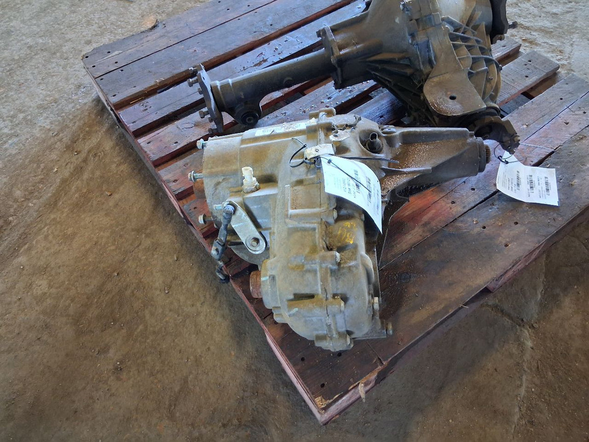 Transfer Case from a 2012 Chevrolet Silverado 1500, photo 5