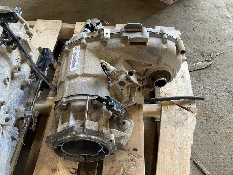 Transfer Case from a 2009 Chevrolet Silverado 1500, photo 3