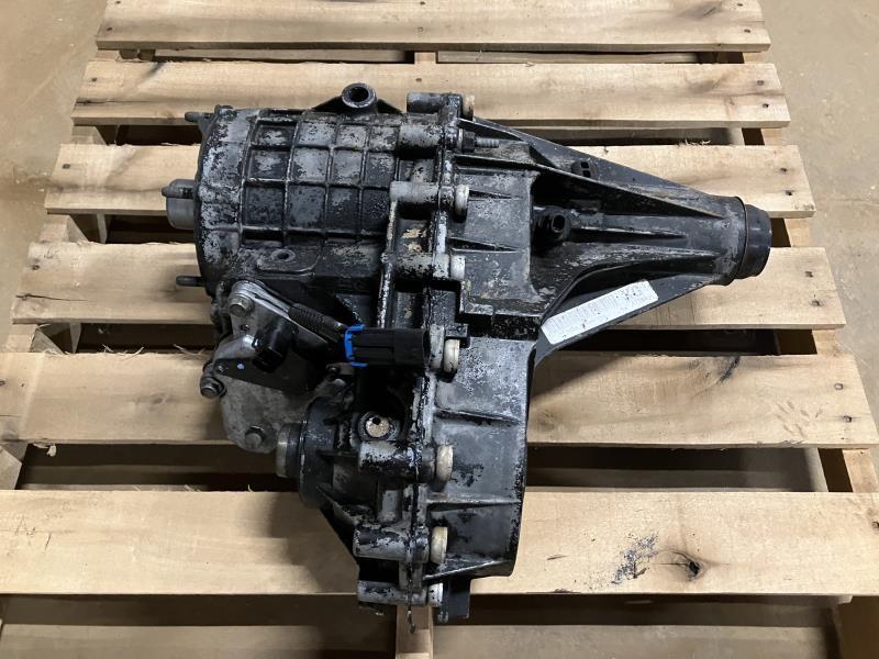 Transfer Case from a 2002 Chevrolet Silverado 2500, photo 1