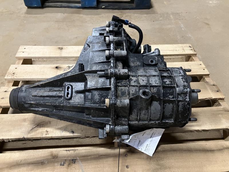 Transfer Case from a 2002 Chevrolet Silverado 2500, photo 2