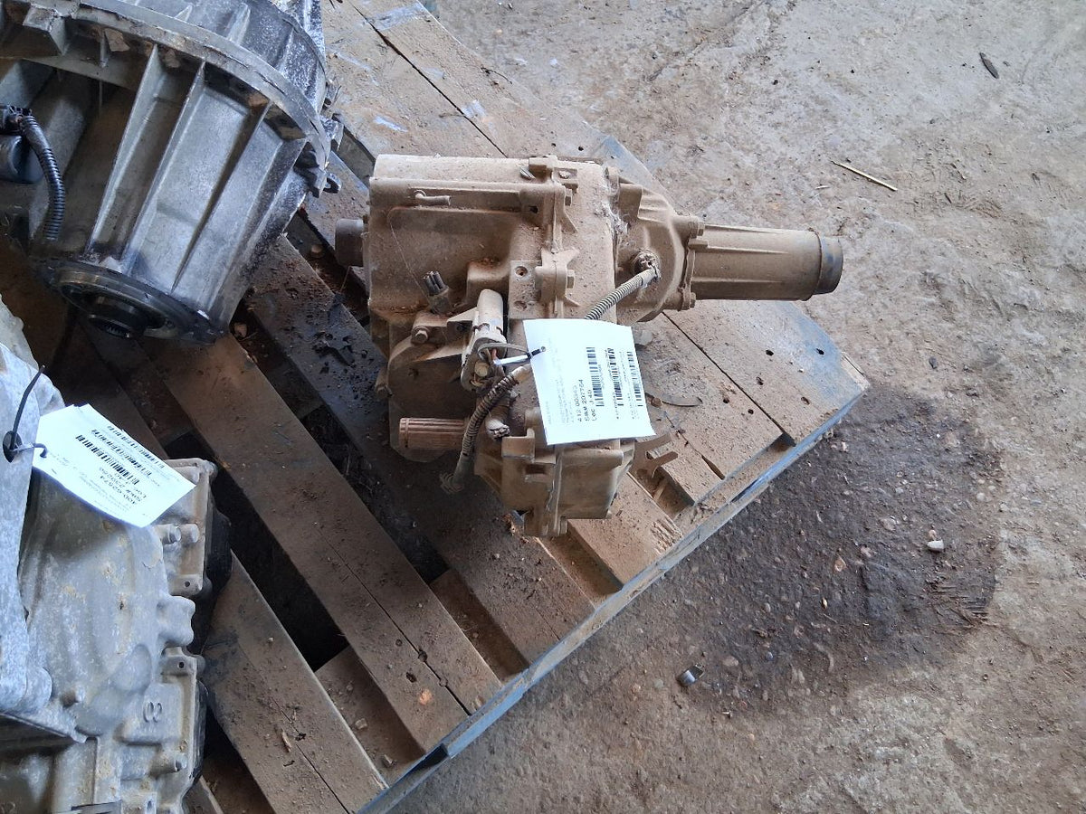 Transfer Case from a 2004 GMC Sonoma, photo 4