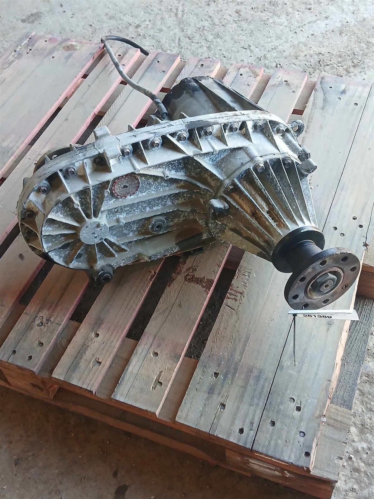 Transfer Case from a 2001 Ford F-250 Super Duty, photo 1