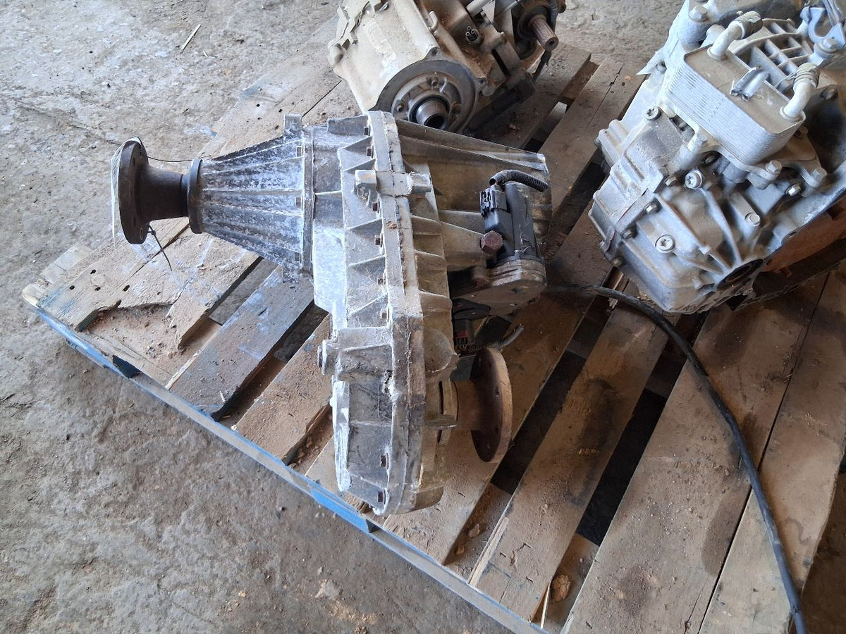 Transfer Case from a 2001 Ford F-250 Super Duty, photo 4