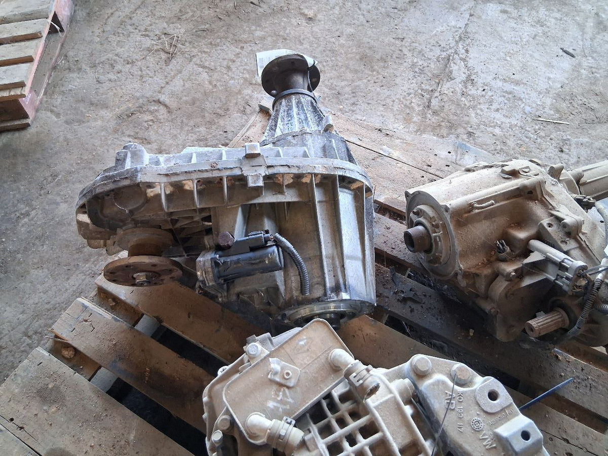 Transfer Case from a 2001 Ford F-250 Super Duty, photo 5