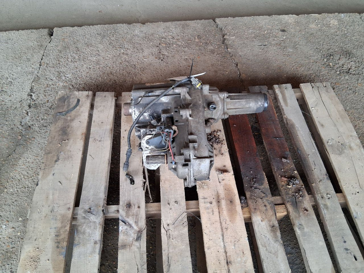 Transfer Case from a 1998 Chevrolet Blazer, photo 6
