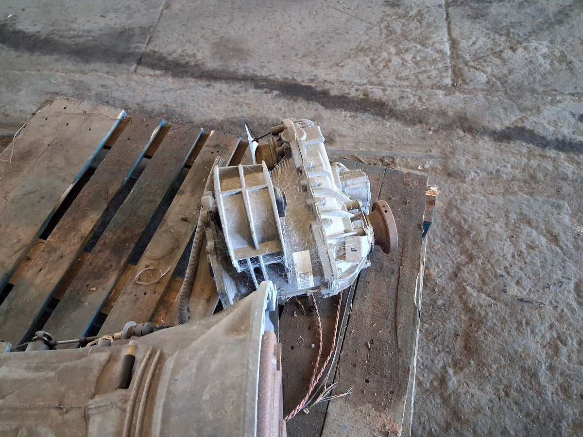 Transfer Case from a 2004 Land Rover Range Rover, photo 5