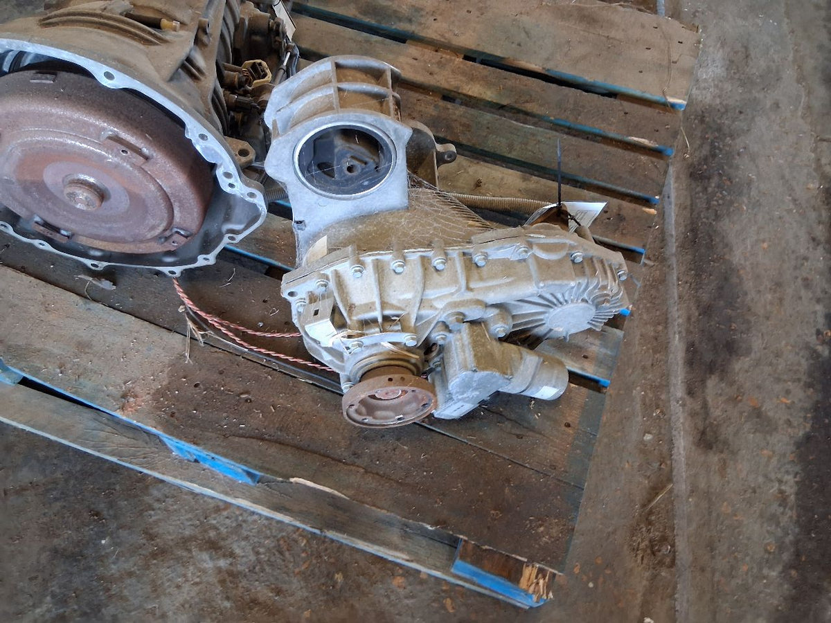 Transfer Case from a 2004 Land Rover Range Rover, photo 6