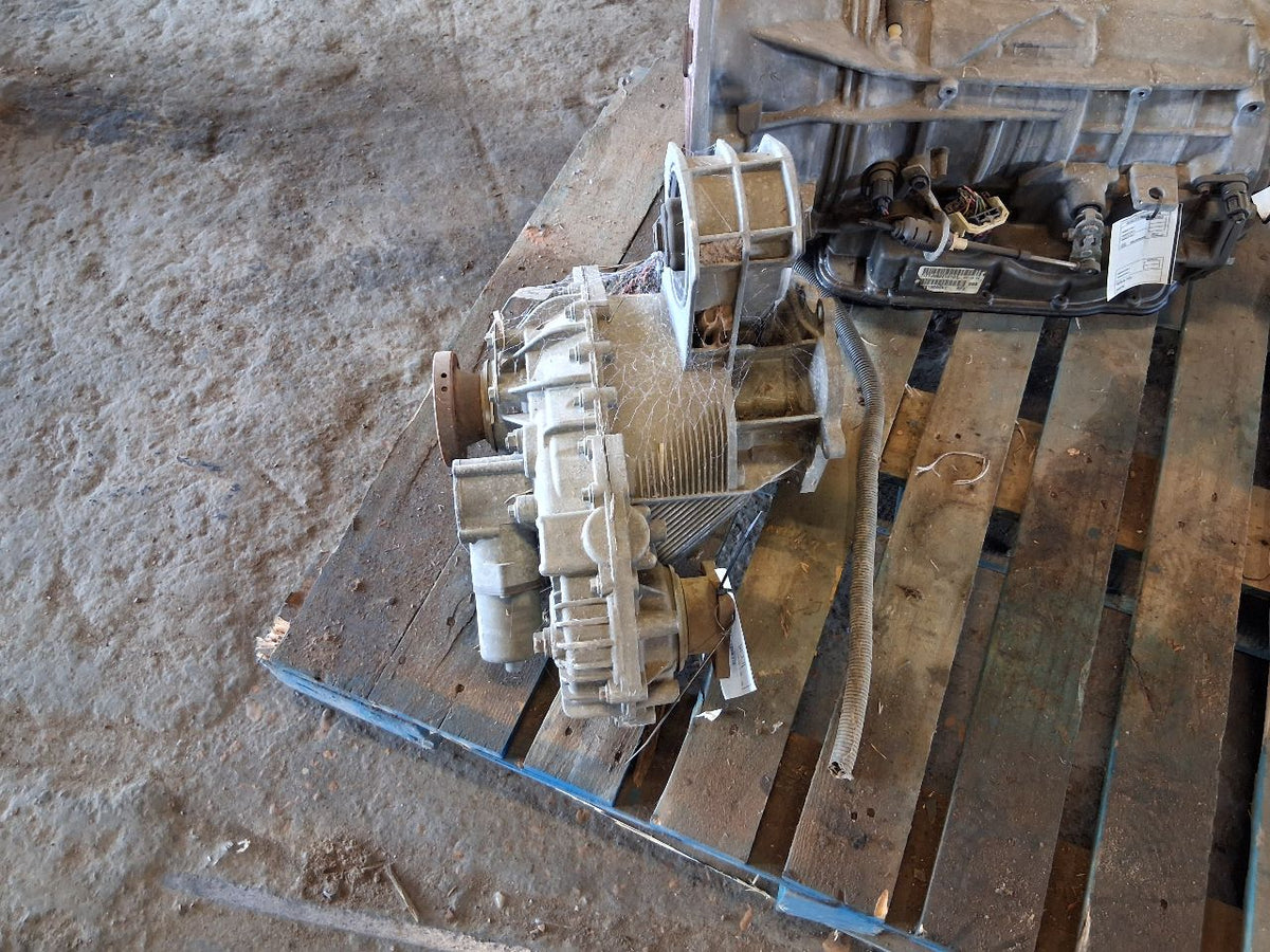 Transfer Case from a 2004 Land Rover Range Rover, photo 7