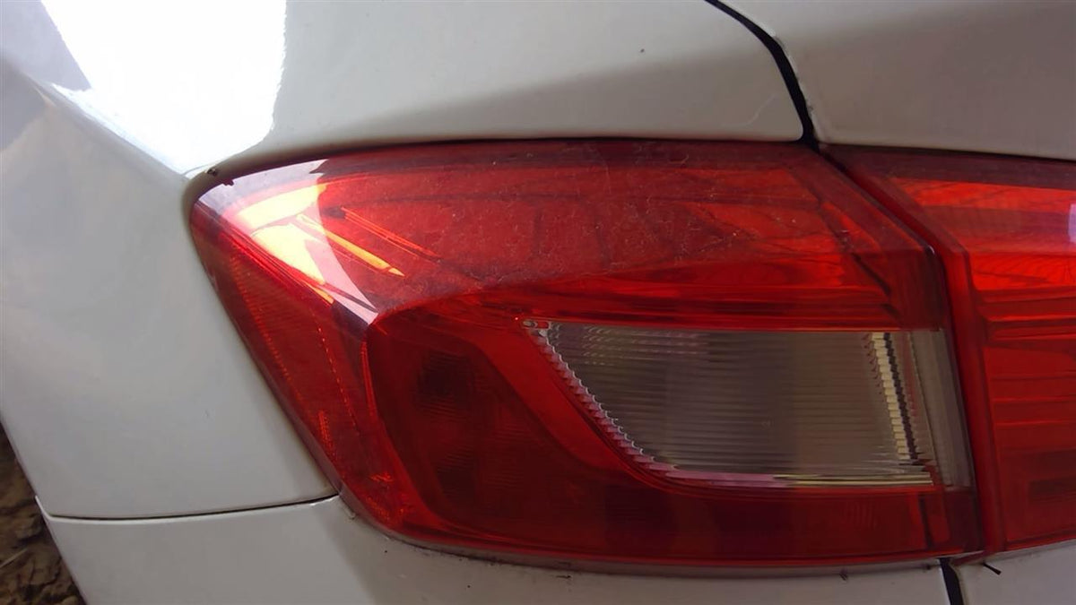 Tail Light from a 2016 Chevrolet Cruze, left side, photo 1