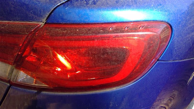 Tail Light from a 2015 Chrysler 200, right side, photo 1
