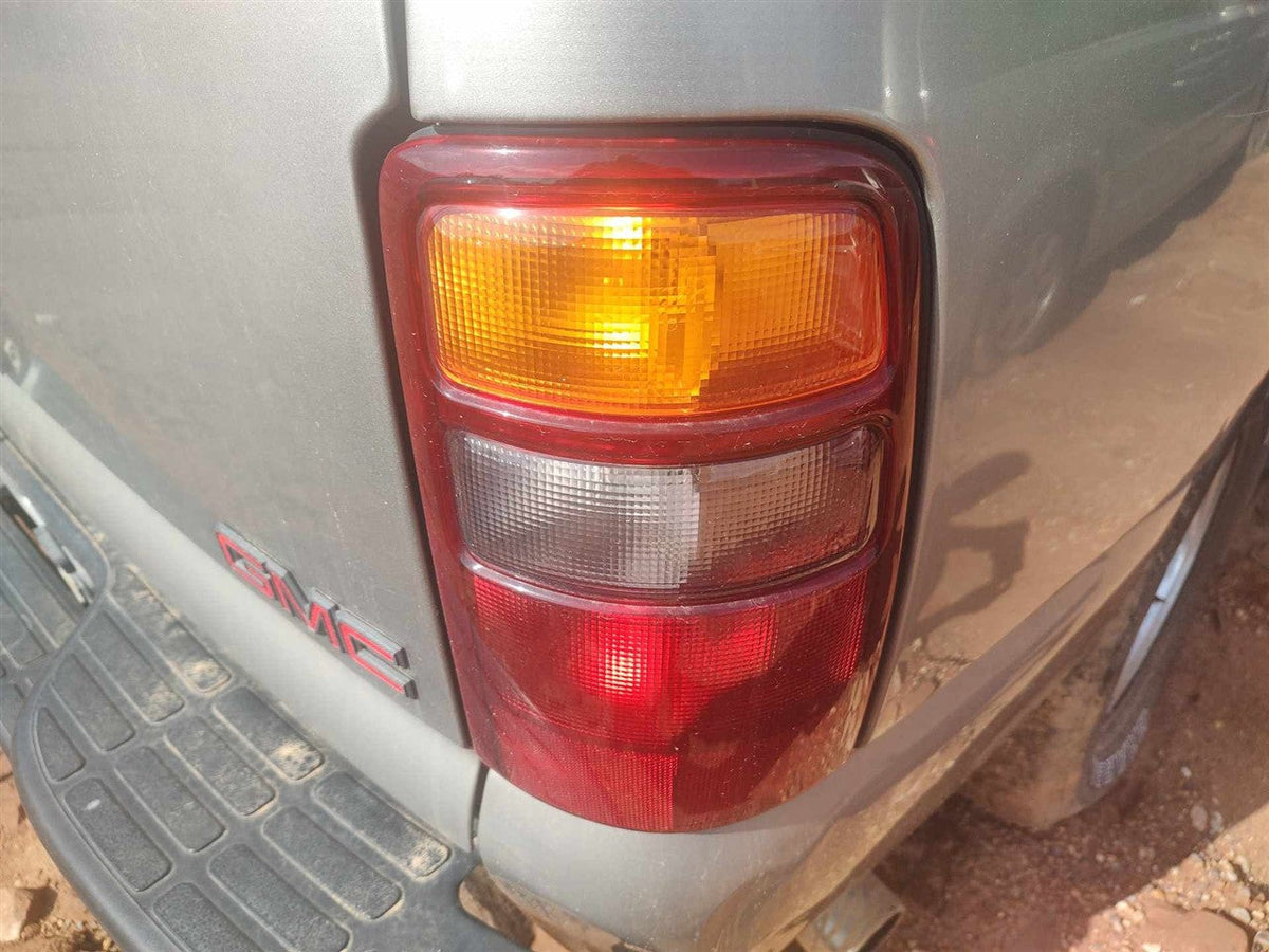 Tail Light from a 2002 GMC Yukon, right side, photo 1