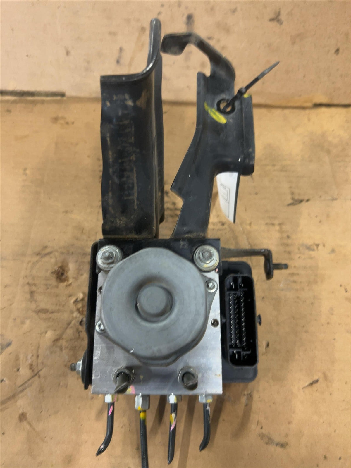 ABS Pump Module from a 2017 Nissan Sentra, photo 1