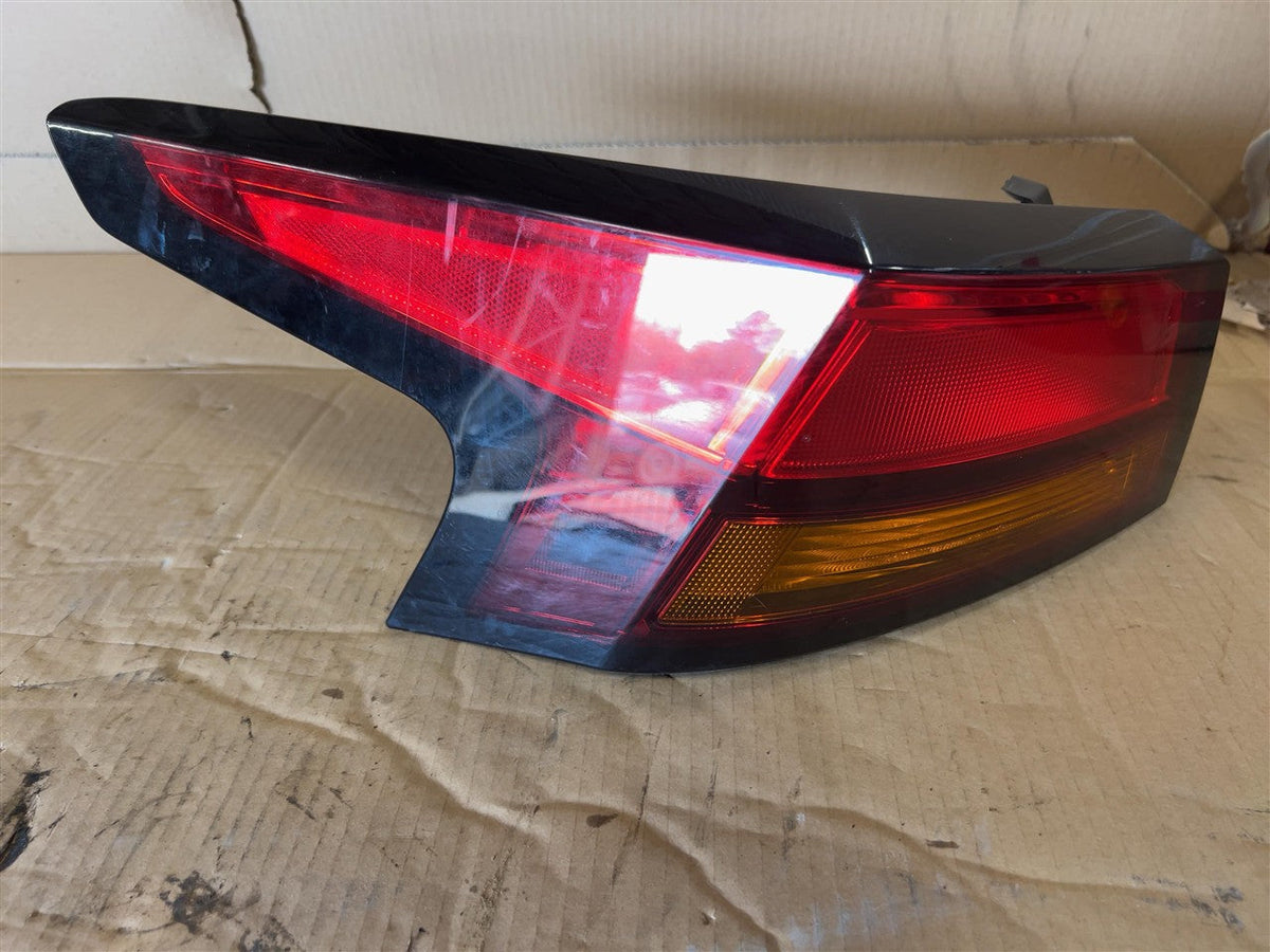 Tail Light from a 2019 Nissan Altima, left side, photo 2