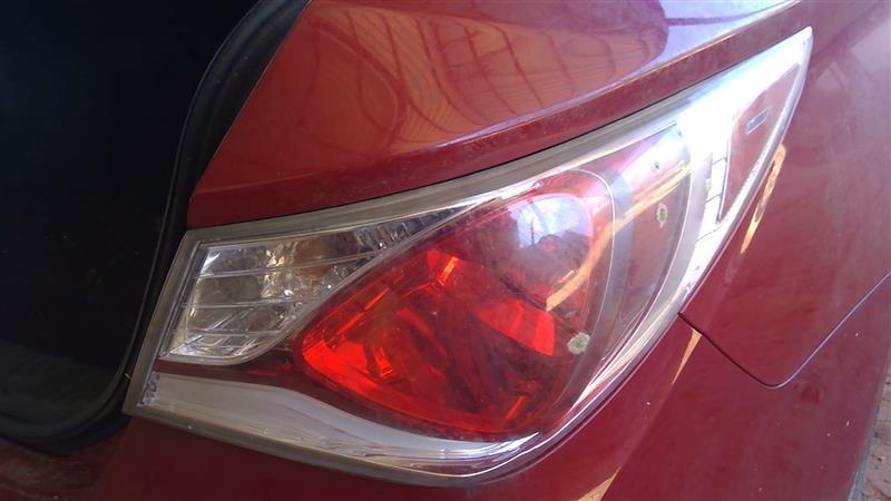 Tail Light from a 2013 Hyundai Sonata, right side, photo 1
