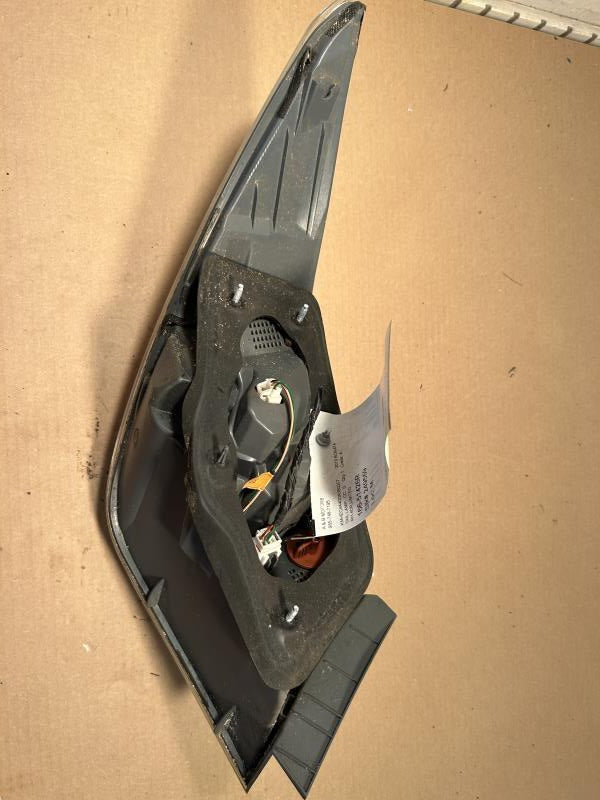 Tail Light from a 2013 Hyundai Sonata, right side, photo 3