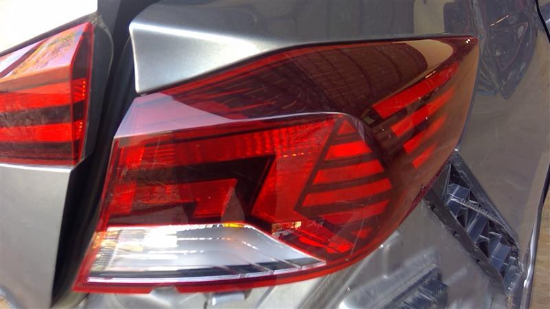Tail Light from a 2019 Hyundai Elantra, right side, photo 1