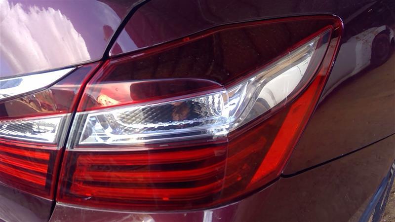 Tail Light from a 2016 Honda Accord, right side, photo 1