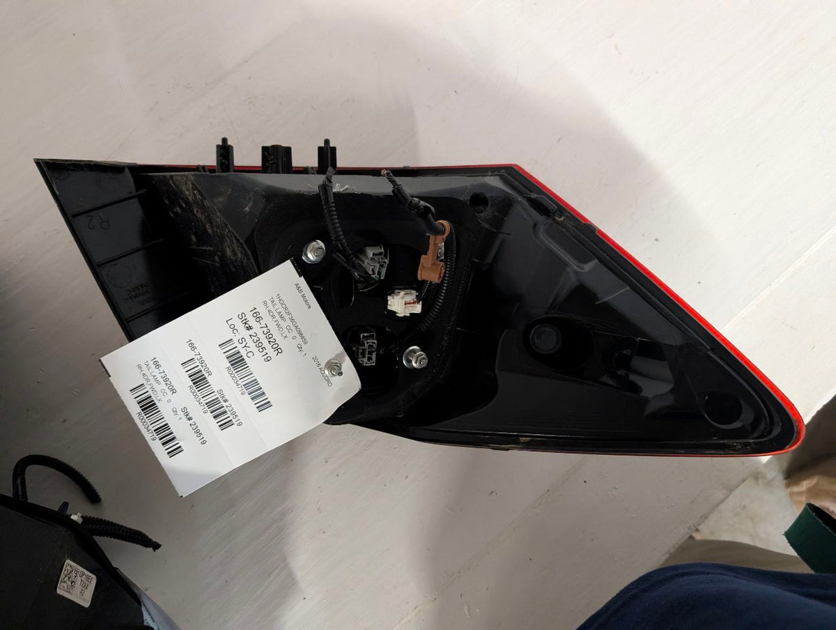 Tail Light from a 2016 Honda Accord, right side, photo 5