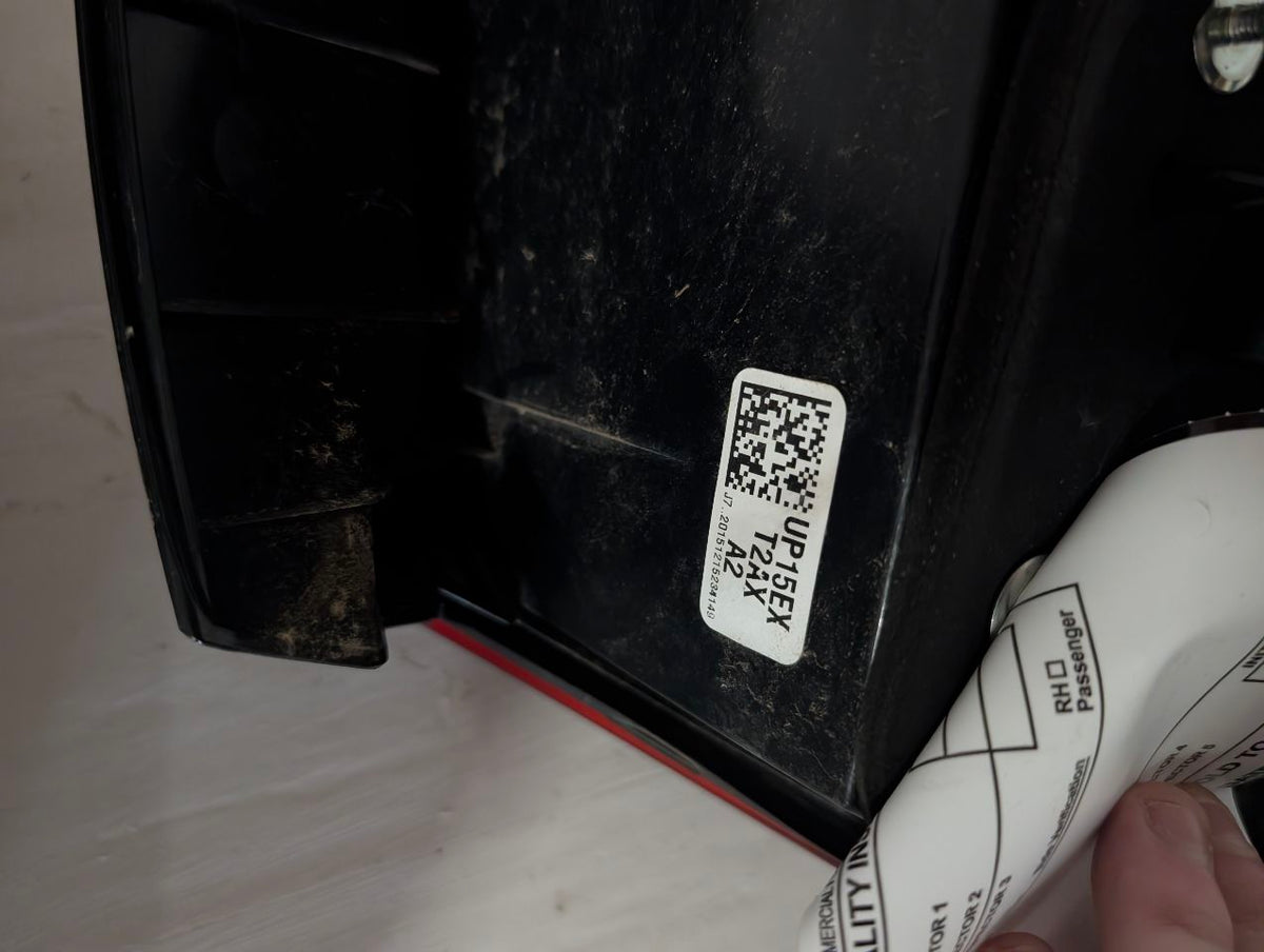 Tail Light from a 2016 Honda Accord, right side, photo 6