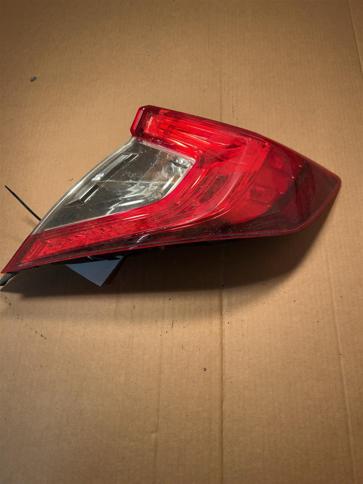 Tail Light from a 2018 Honda Civic, right side, photo 2