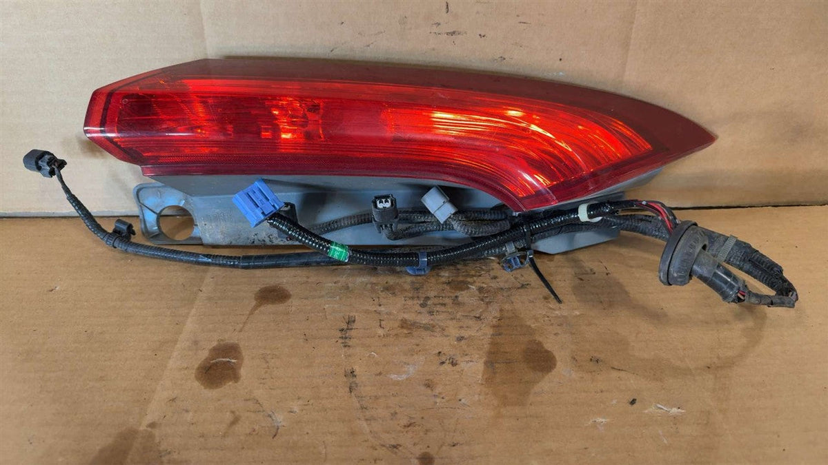 Tail Light from a 2014 Honda CR-V, upper, left side, photo 1