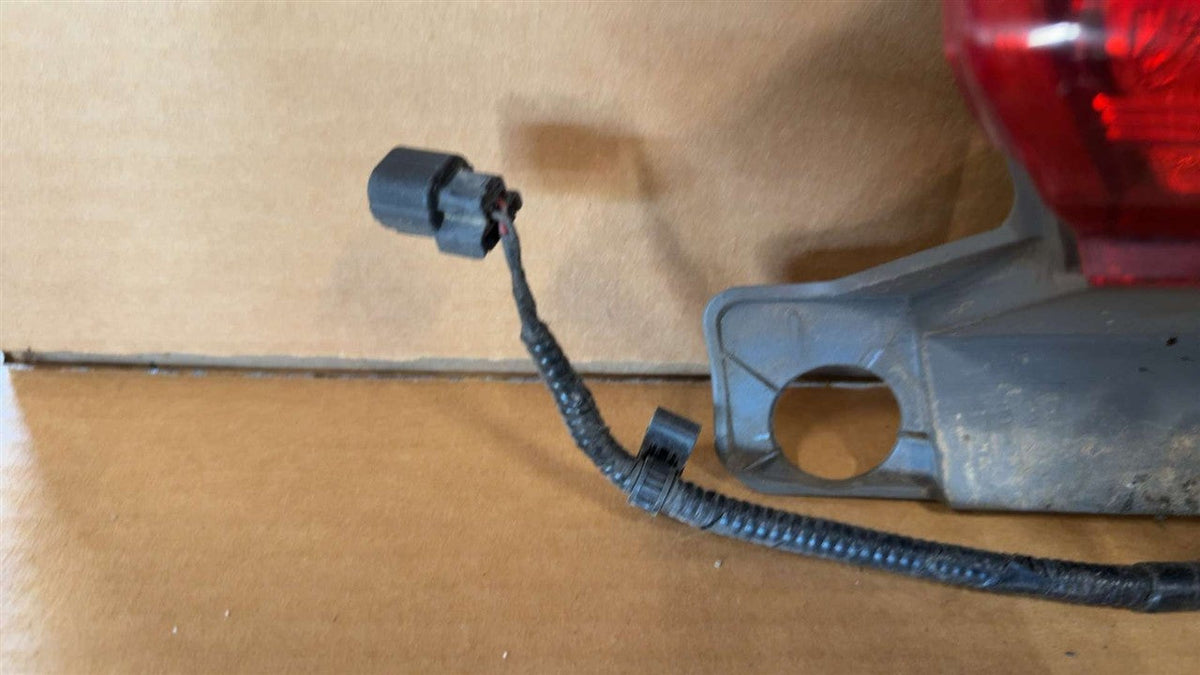 Tail Light from a 2014 Honda CR-V, upper, left side, photo 3