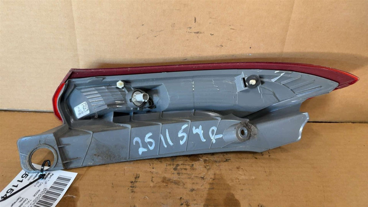 Tail Light from a 2014 Honda CR-V, upper, right side, photo 2