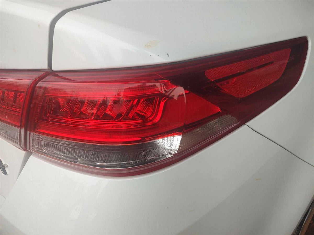 Tail Light from a 2016 Kia Optima, right side, photo 1