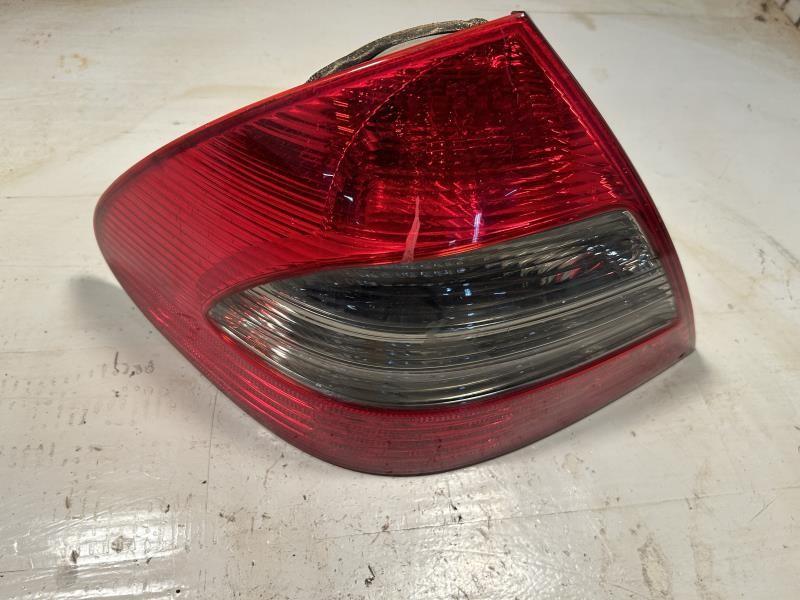 Tail Light from a 2007 Mercedes-Benz, right side, photo 2