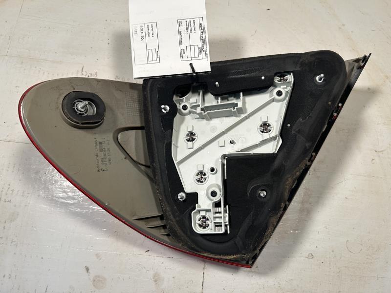 Tail Light from a 2007 Mercedes-Benz, right side, photo 3