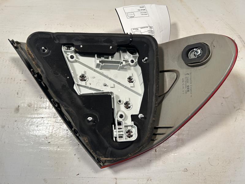 Tail Light from a 2007 Mercedes-Benz, left side, photo 3