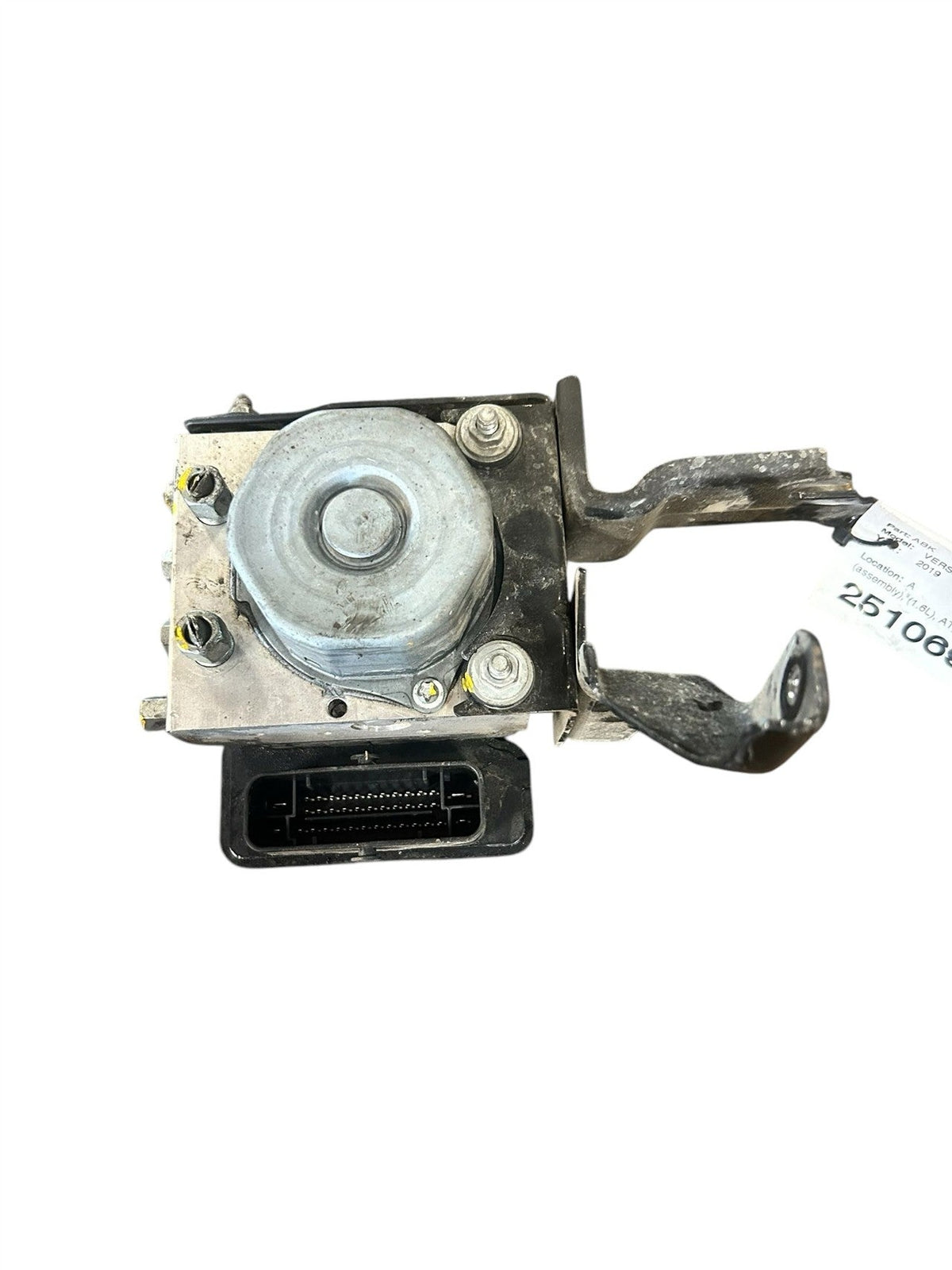 ABS Pump Module from a 2019 Nissan Versa, photo 2