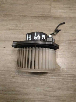 Blower Motor from a 2001 Mitsubishi Galant, photo 1